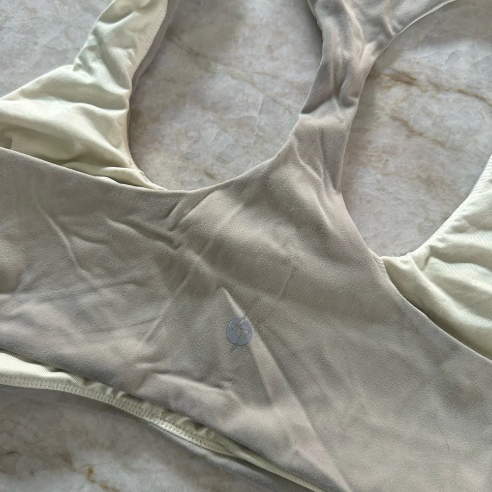 POPFLEX Active Yellow Swan bra - NEEDS LOVE 😂 color damaged - Picture 7 of 7